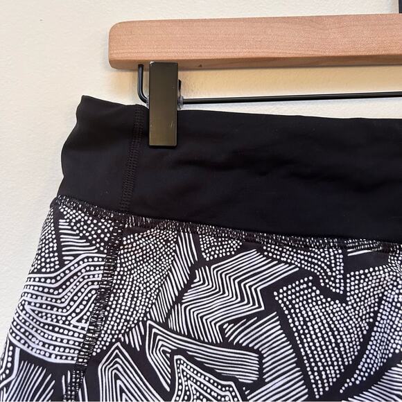 Lululemon Speed Short Dottie Tribe White Black / Black Running Jogging size 6 - Picture 3 of 11